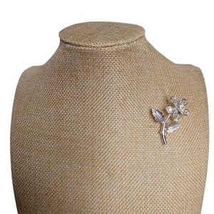 SARAH COVENTRY VINTAGE AURORA‎ BOREALIS MINI FLEUR FLOWER BROOCH PIN SIGNED